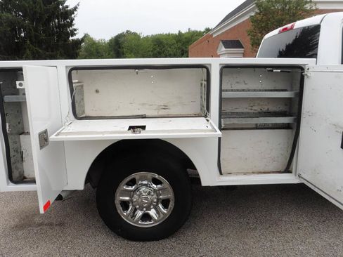Used 2022 RAM 2500 Tradesman w/ Chrome Appearance Group RWD image 4