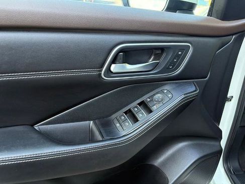 Certified 2022 Nissan Rogue Platinum w/ Head-Up Display Package image 14