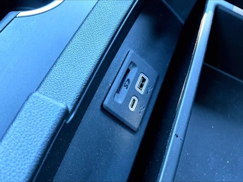 Used 2021 Chevrolet Tahoe Z71 image 36