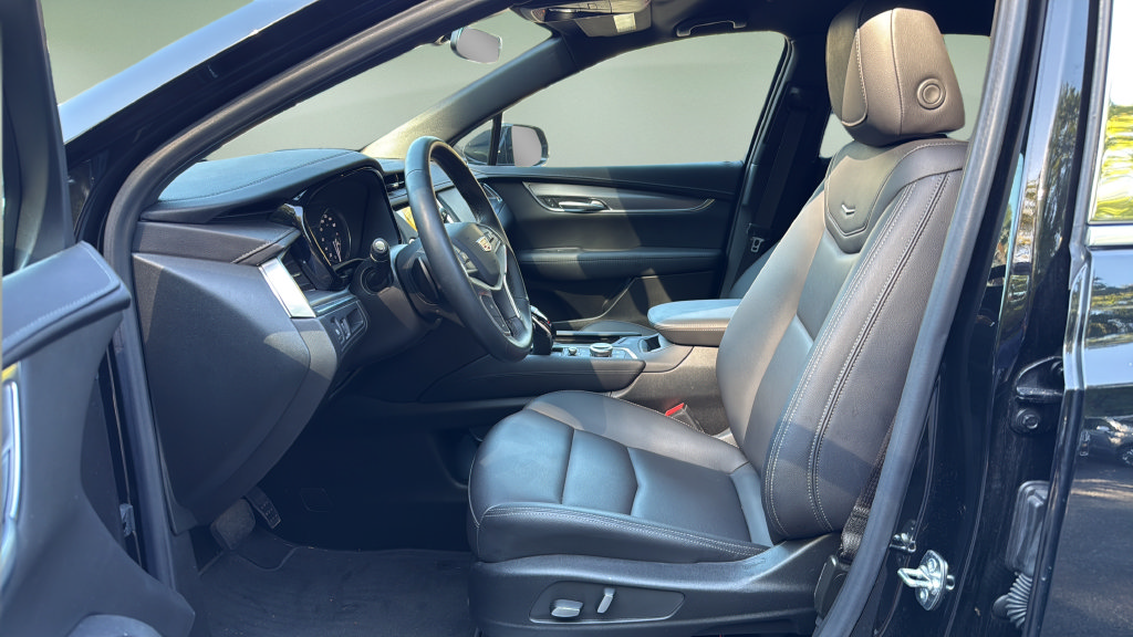 Certified 2025 Cadillac XT5 Luxury FWD image 19