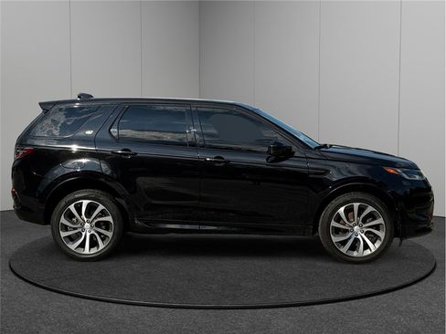 Used 2022 Land Rover Discovery Sport SE R-Dynamic image 9