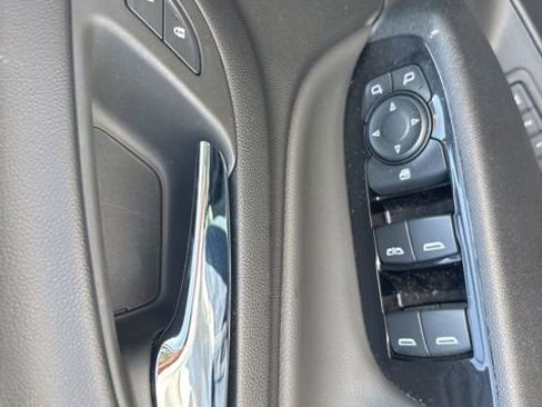 Used 2024 Chevrolet Equinox Premier AWD/4WD image 16