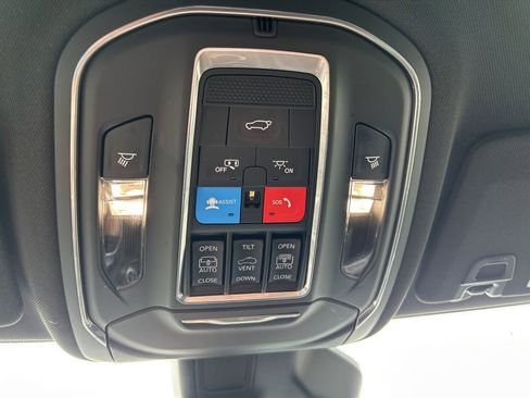 Used 2025 Jeep Grand Cherokee L Limited w/ Black Appearance Package AWD/4WD image 35
