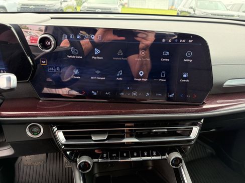 Used 2024 Chevrolet Traverse Z71 w/ LPO, Floor Liner Package AWD/4WD image 19