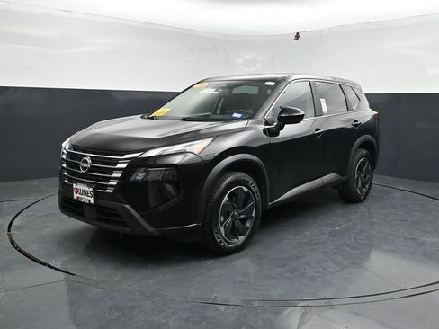 Used 2025 Nissan Rogue SV AWD/4WD image 3