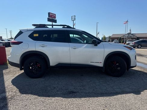 Used 2025 Nissan Rogue SV AWD/4WD image 4