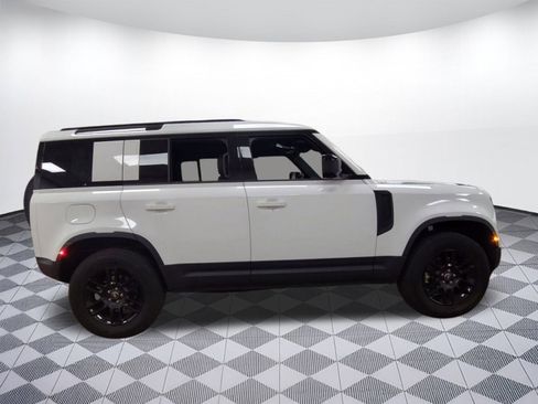 Used 2025 Land Rover Defender 110 S image 7