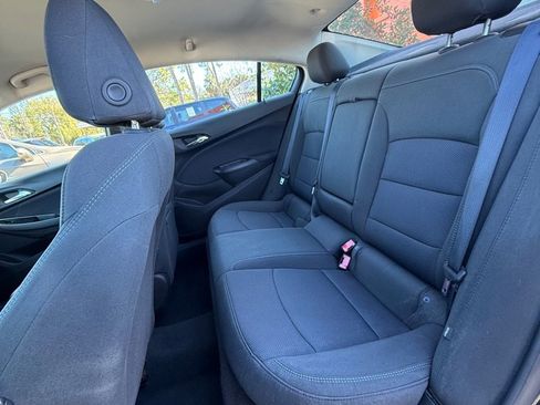 Used 2018 Chevrolet Cruze LT image 8