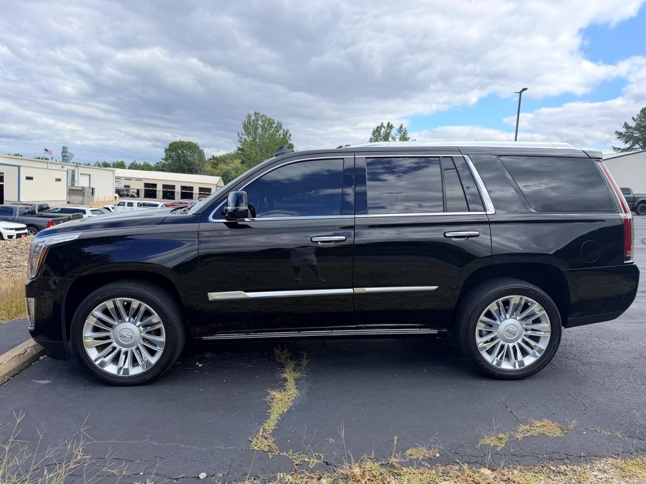 Used 2018 Cadillac Escalade Platinum AWD/4WD image 5