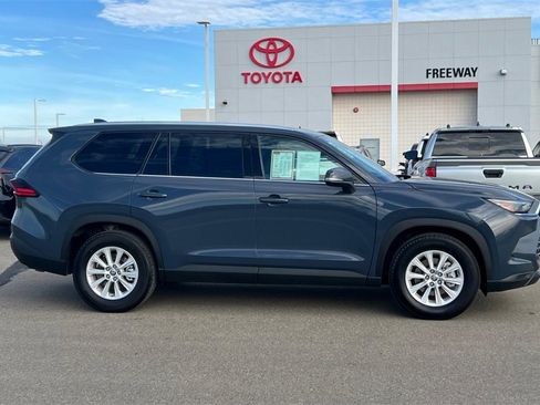 Certified 2025 Toyota Grand Highlander AWD image 3