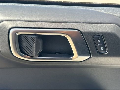 New 2025 Ford Bronco Badlands image 28