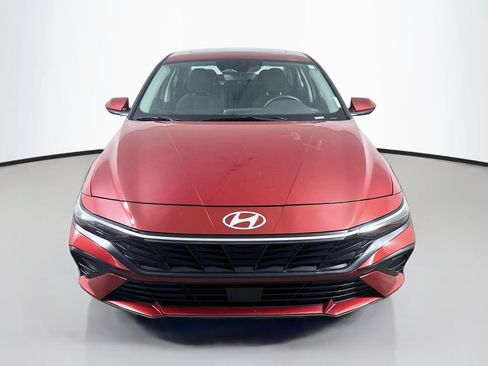 Used 2025 Hyundai Elantra SEL FWD image 2