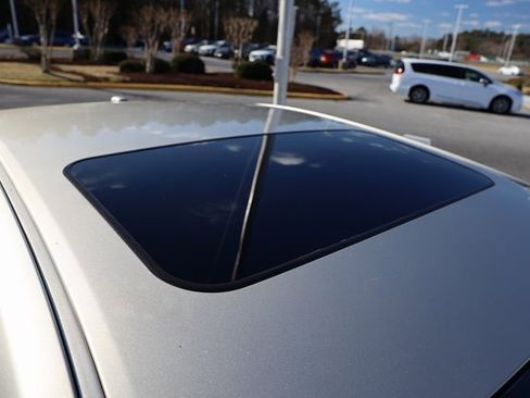 Used 2016 Toyota Avalon Limited image 9