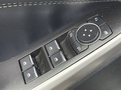 Used 2021 Ford Explorer Limited w/ Equipment Group 301A RWD image 19