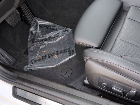 Used 2025 BMW 330i 330i w/ Convenience Package image 17