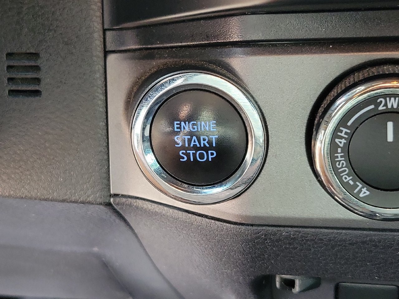 Used 2019 Toyota Tacoma TRD Off-Road w/ Technology Package AWD/4WD image 27