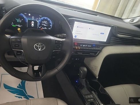 Used 2025 Toyota Camry XLE w/ Premium Plus Package image 7