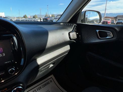 Used 2022 Kia Soul EX image 23
