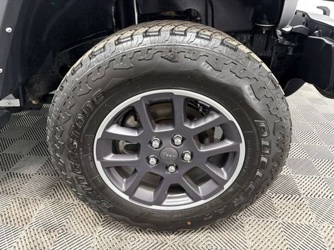 Used 2022 Jeep Gladiator Overland w/ LED Lighting Group AWD/4WD image 7