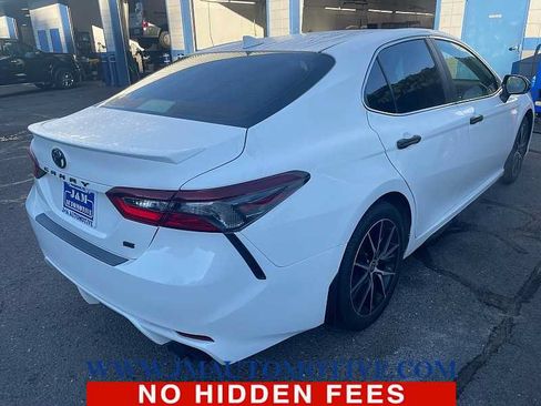 Used 2024 Toyota Camry SE FWD image 4