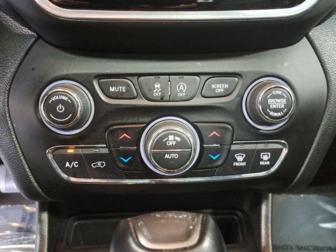 Certified 2022 Jeep Cherokee Limited AWD/4WD image 22