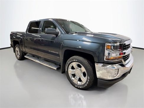 Used 2018 Chevrolet Silverado 1500 LT w/ LT Eassist Package image 5