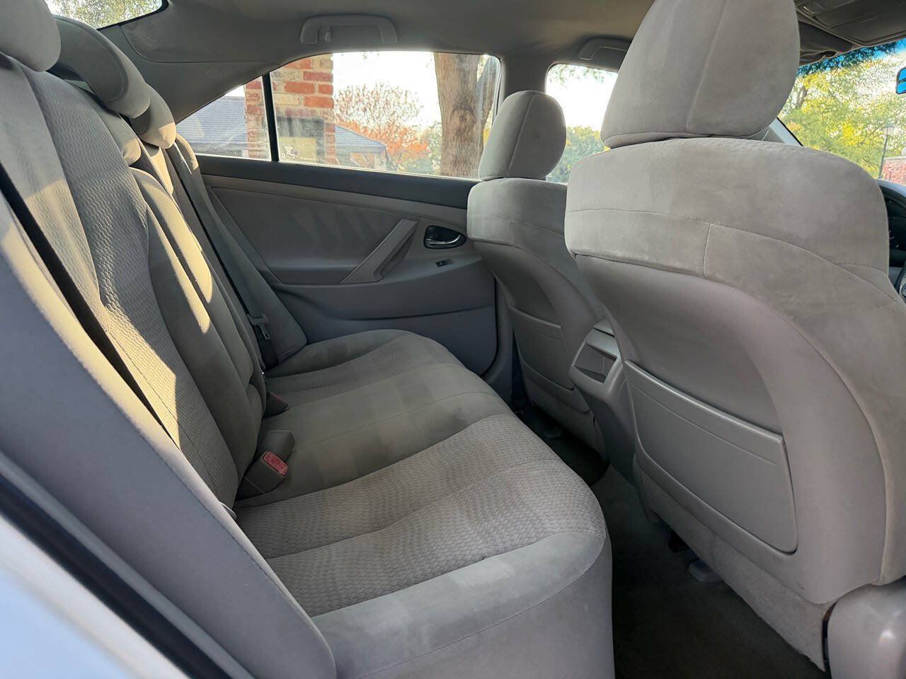 Used 2010 Toyota Camry LE FWD image 19