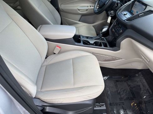 Used 2018 Ford Escape SE w/ Ford Safe & Smart Package AWD/4WD image 19
