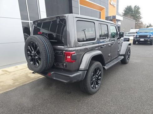 Used 2025 Jeep Wrangler Unlimited Sahara AWD/4WD image 7