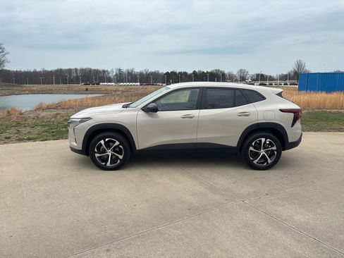 New 2026 Chevrolet Trax RS w/ Driver Confidence Package FWD image 6