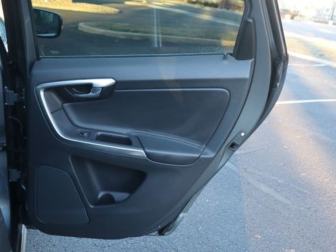 Used 2016 Volvo XC60 T5 Premier image 25