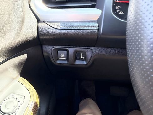 Used 2023 GMC Acadia SLE w/ Driver Convenience Package FWD image 25