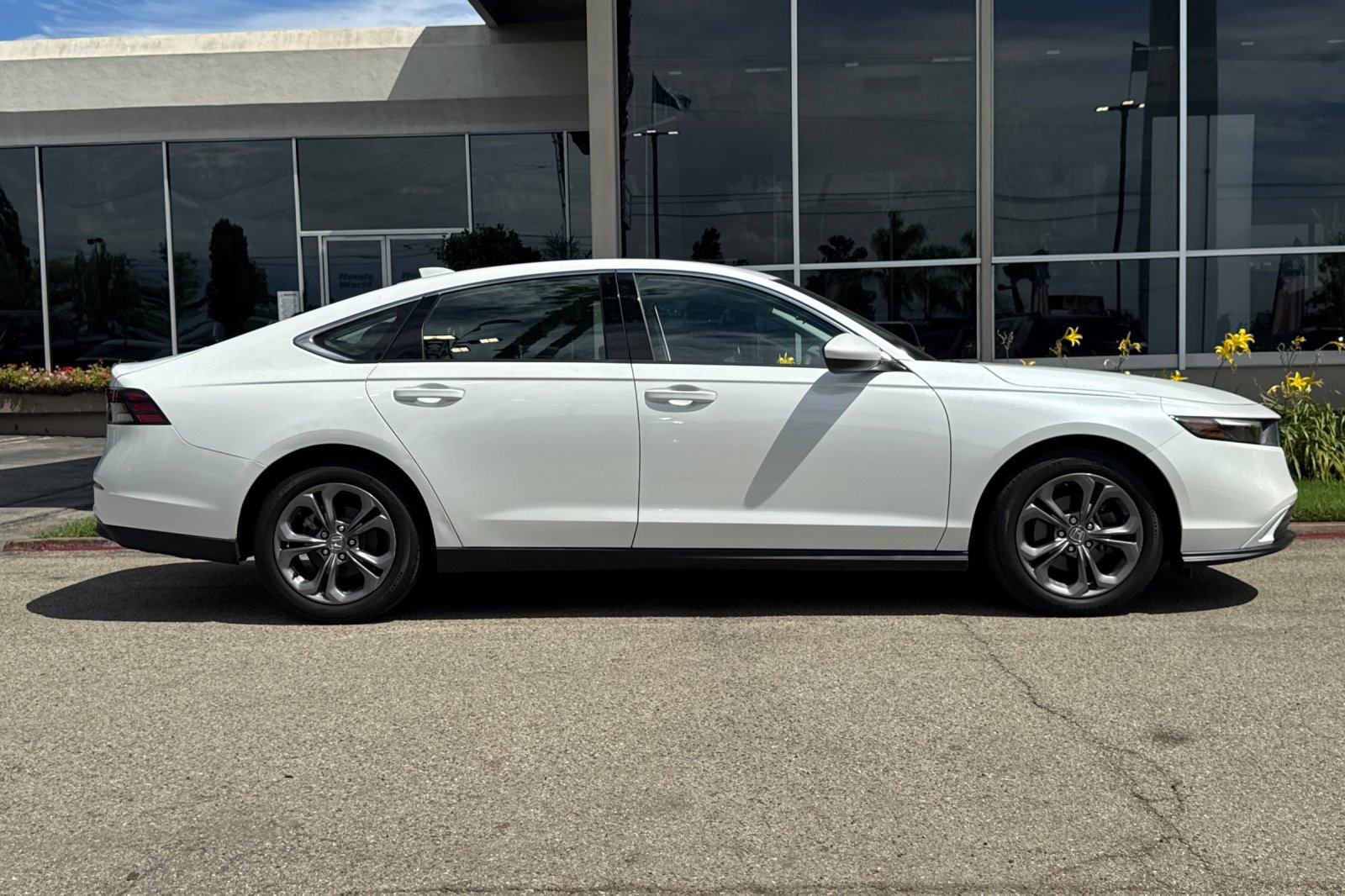 Used 2024 Honda Accord EX image 4