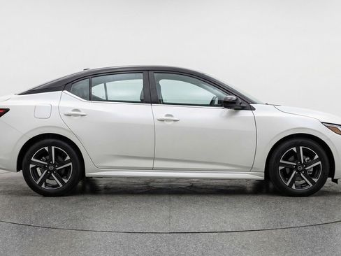 Used 2025 Nissan Sentra SV FWD image 11