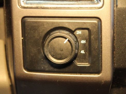 Used 2015 Ford F150 XLT image 21