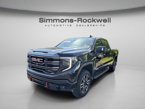 Used 2024 GMC Sierra 1500 AT4 w/ Technology Package AWD/4WD image 2