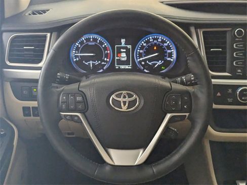 Used 2015 Toyota Highlander Limited image 9