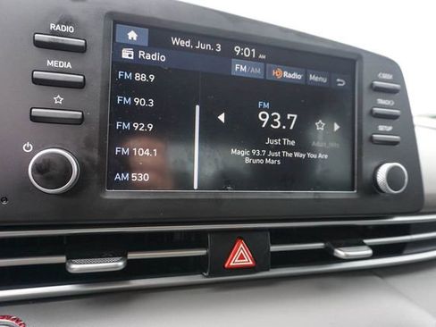 Used 2025 Hyundai Elantra Sport FWD image 17