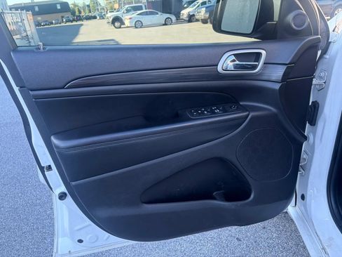 Used 2019 Jeep Grand Cherokee Altitude AWD/4WD image 33