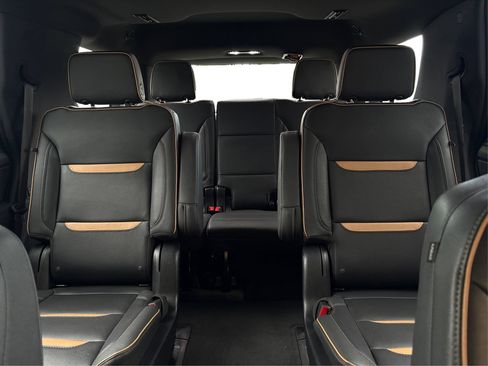 Used 2023 GMC Yukon AT4 w/ Technology Package AWD/4WD image 17