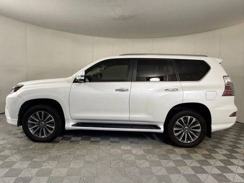 Used 2022 Lexus GX 460 Luxury w/ Accessory Package AWD/4WD image 3