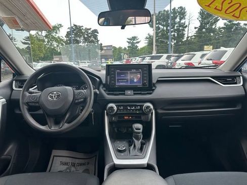 Used 2021 Toyota RAV4 LE AWD/4WD image 18