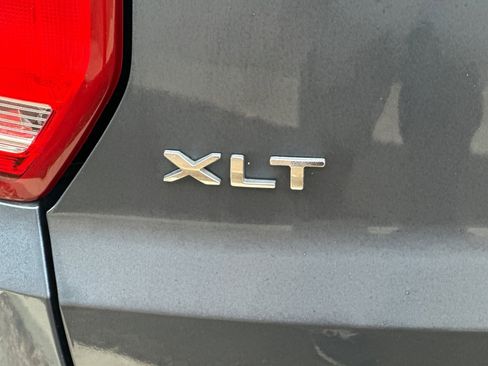 Used 2019 Ford Explorer XLT w/ Equipment Group 201A image 9