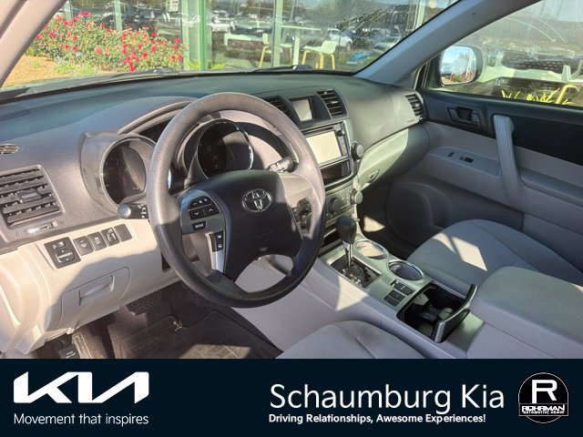 Used 2013 Toyota Highlander FWD w/ Cold Weather Pkg image 4