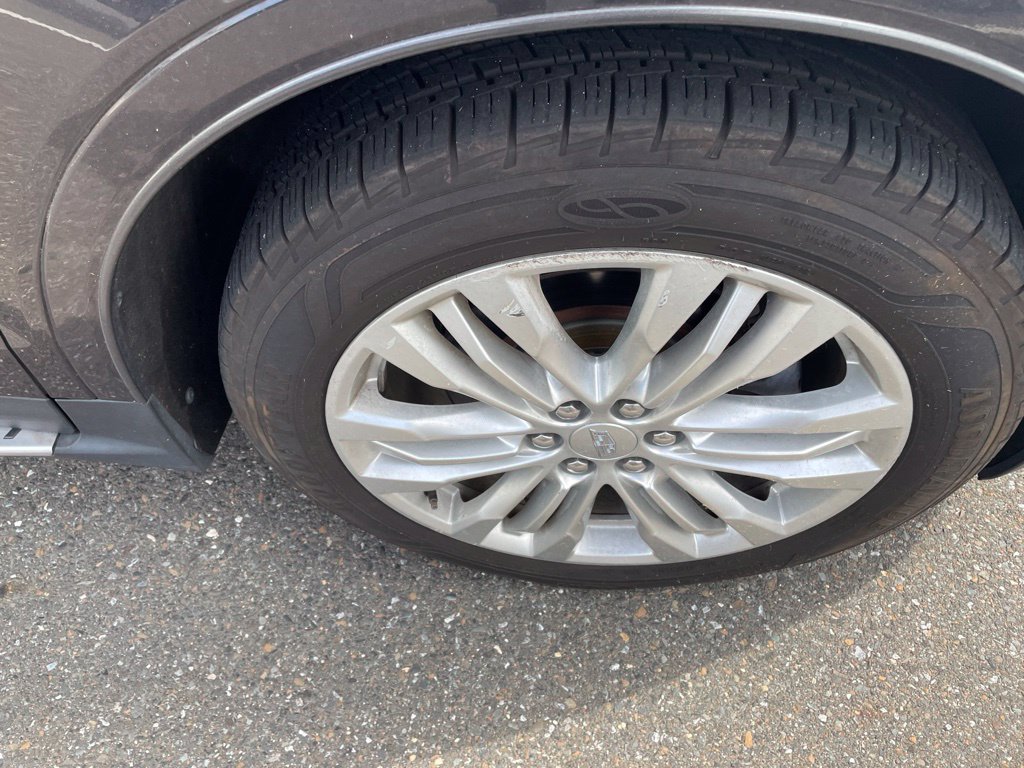 Used 2019 Cadillac XT5 Premium Luxury w/ Driver Assist Package AWD/4WD image 3