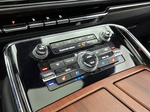 Used 2024 Lincoln Navigator Premiere image 17