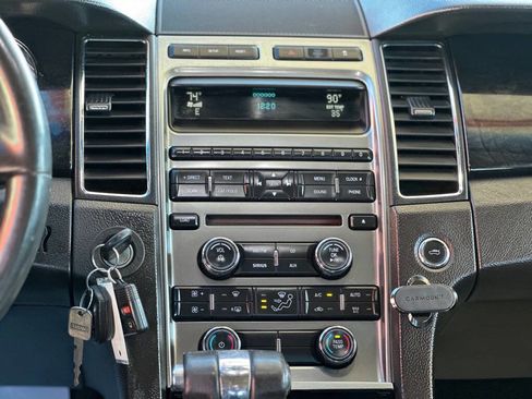 Used 2010 Ford Taurus Limited image 11