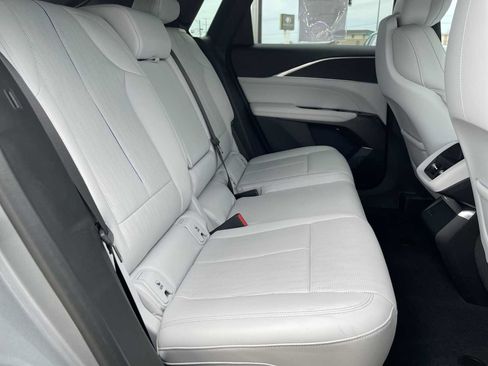 Certified 2024 Cadillac Lyriq Luxury AWD/4WD image 28