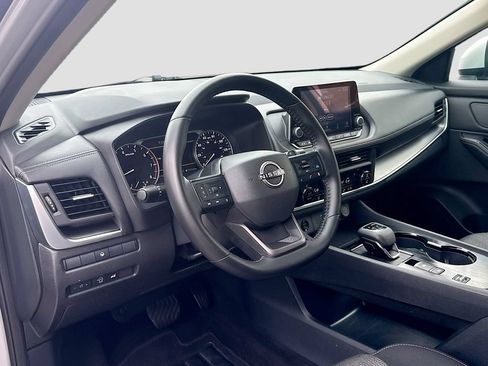 Certified 2025 Nissan Rogue SV FWD image 24