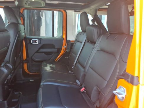 Used 2025 Jeep Wrangler Unlimited Sahara AWD/4WD image 28